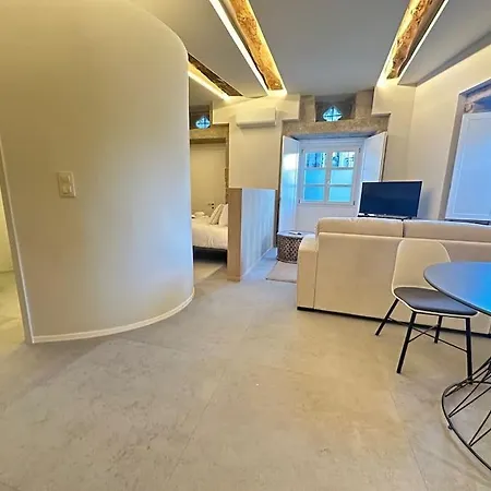 Casa Del Tratado B By Ybh * Βίγκο