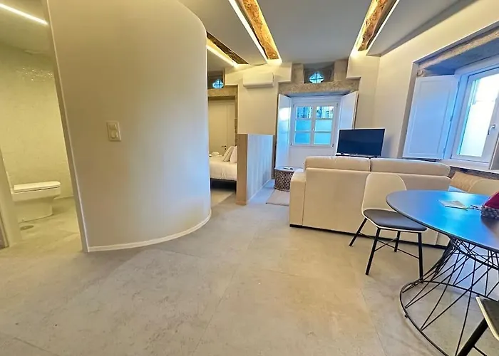 Casa Del Tratado B By Ybh * Βίγκο